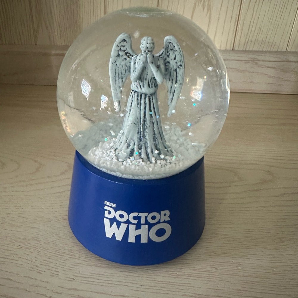 Doctor Who Weeping Angel Snow Globe